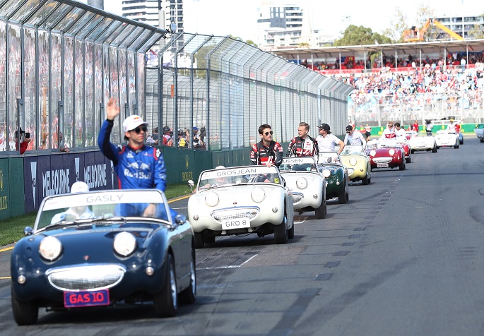 Drivers parade on the track at the 2018 Australian Formula One Grand Prix in Melbourne, Australia, March 25, 2018.  Photo Xinhua.