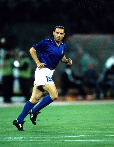 This archive photo taken in the year of 1990 shows Salvatore Schillaci playing for the national team of Italy. File Photo: Xinhua by Alberto Lingria.